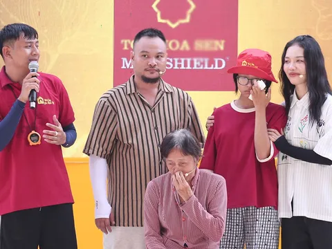 Thái Vũ, Vinh Râu nghẹn ngào trước bé gái mồ côi ăn nửa gói mì buổi sáng