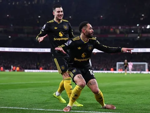 Cunha lập công, MU bắn hạ Arsenal trong trận cầu 5 bàn thắng