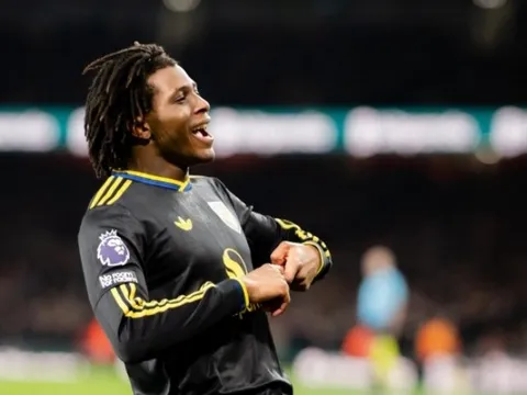 Patrick Dorgu giải mã Arsenal bằng khoảnh khắc thiên tài