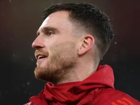 Tottenham vỡ mộng chiêu mộ Andy Robertson từ Liverpool