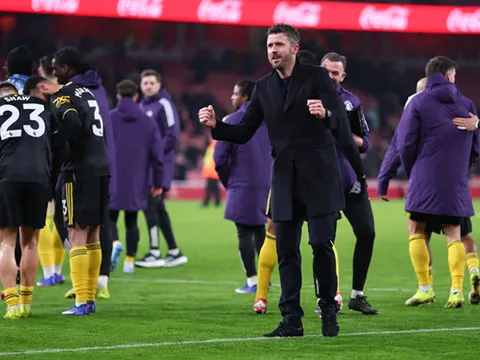 Carrick cấm sao MU ngủ quên trên chiến thắng