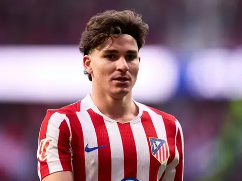 Cờ đến tay Arsenal vụ Alvarez, đại chiến MU vì sao trẻ