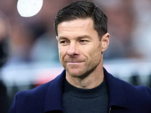 Romano lên tiếng vụ Alonso thay Arne Slot