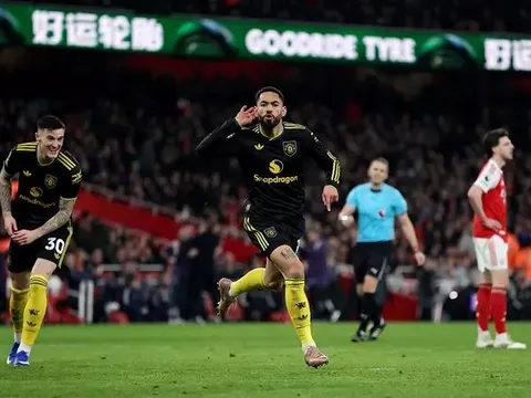 Jeremy Clarkson châm chọc fan Man Utd sau trận thắng Arsenal