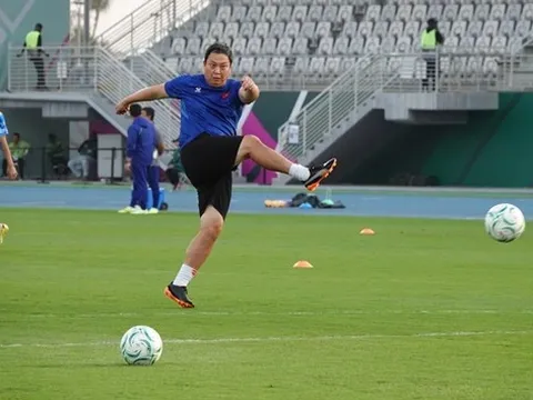 Báo Hàn ca ngợi 'phù thủy' Lee giúp U23 VN hạ Hàn Quốc