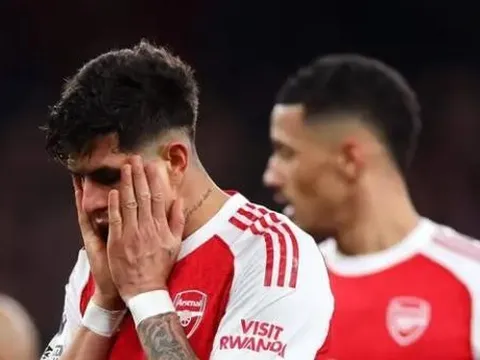 Kẻ thù lớn nhất ngáng đường Arsenal vô địch là chính họ