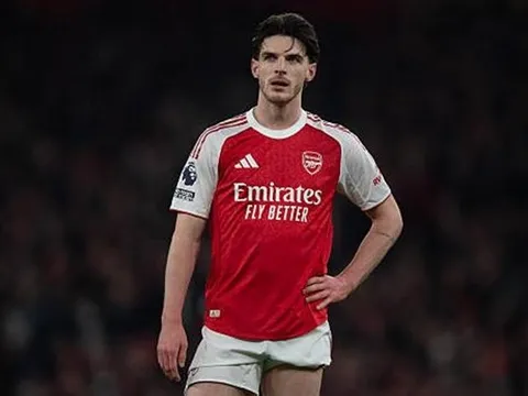 Rice không thể mãi gồng gánh một Arsenal tự sụp đổ