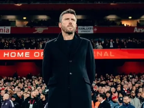 Carrick phải dừng phỏng vấn để gặp gấp chủ tịch MU