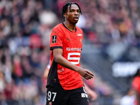 Romano xác nhận Liverpool tranh Jacquet với Chelsea