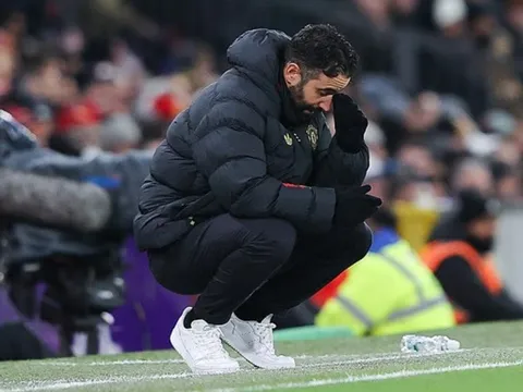 Shearer chê Amorim ngạo mạn khi Carrick thắng bằng sơ đồ 4-2-3-1