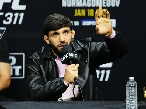 Arman Tsarukyan hạ thấp chiến thắng của Justin Gaethje: 'Anh ta đã già và hết thời'