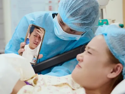 Trường Giang bật khóc xin lỗi vợ