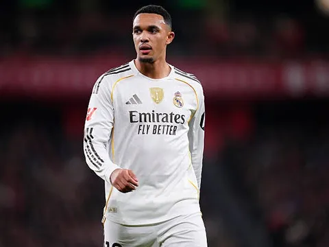 Romano bác tin Arbeloa muốn đẩy Trent khỏi Real Madrid