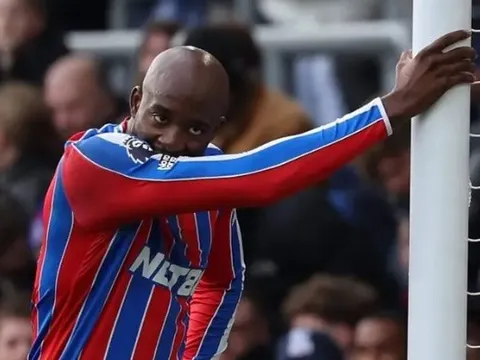 Khi cánh chim Đại bàng Crystal Palace gãy vụn