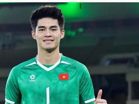 Trần Trung Kiên đi lễ chùa cầu an sau giải U23 châu Á