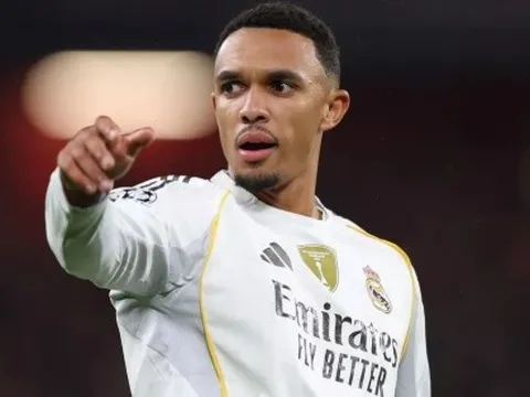 Danny Murphy khuyên Liverpool đừng mua lại Alexander-Arnold