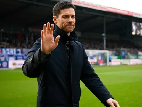 Di Maria bênh vực Xabi Alonso sau trát sa thải của Real