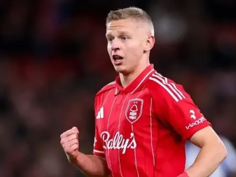 Zinchenko chưa thể gia nhập Ajax dù đã kiểm tra y tế