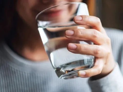 3 ngụm nước uống vào buổi tối khoẻ thận - đẹp da - ngủ sâu giấc