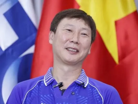 Báo Hàn so sánh sự nghiệp HLV Kim Sang-sik và Shin Tae-yong