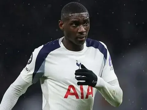 HLV Tottenham báo tin về Kolo Muani sau vụ tai nạn xe