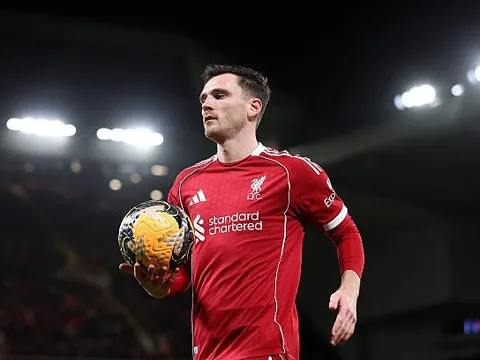Hụt Andy Robertson là may mắn của Tottenham