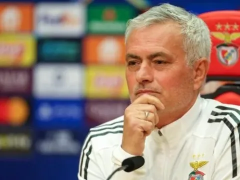 Mourinho gạt phăng câu hỏi về bê bối Negreira của Barca
