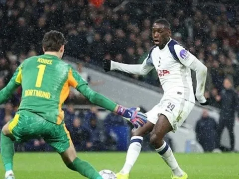 Juventus săn Kolo Muani mở đường để Spurs mua Mateta