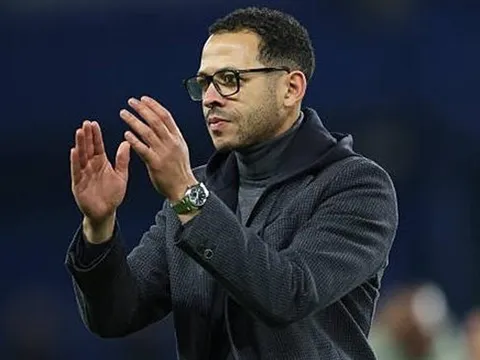 Liam Rosenior cảnh giác với Napoli của Conte