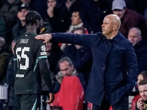 Liverpool đăng ký gấp viện binh đá cúp C1