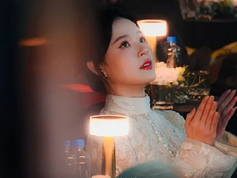 Midu tự đăng clip quay tại sự kiện giữa lúc hình ảnh lộ nhan sắc lạ gây xôn xao