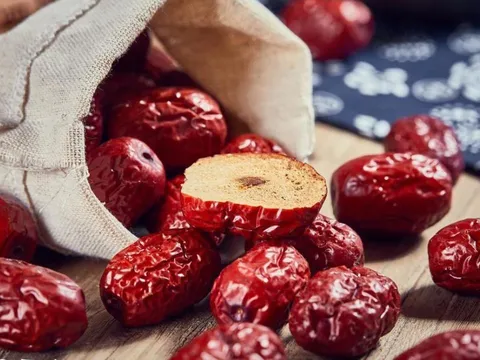 Thường xuyên ăn táo đỏ, cơ thể có 5 thay đổi bất ngờ