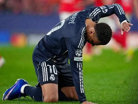 Những cú sốc sau lượt trận cuối C1: Real - PSG văng khỏi Top 8, Napoli bị loại