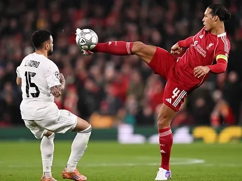 Lập hat-trick kiến tạo, Van Dijk thiết lập kỷ lục vô tiền khoáng hậu