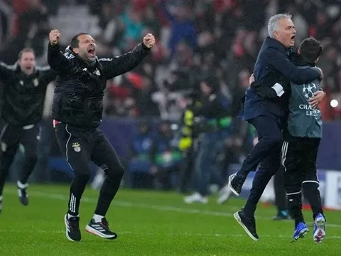 Khoảnh khắc nổi bật lượt cuối Champions League: Mourinho bùng nổ cảm xúc