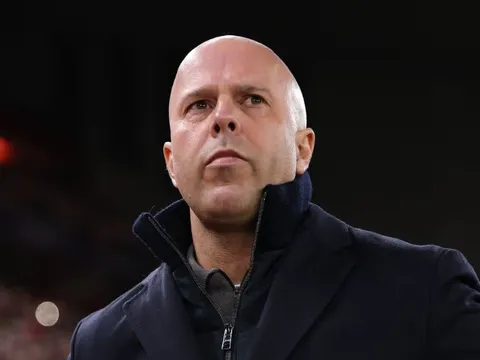 Slot nhắc lại nỗi đau Europa League sau màn hủy diệt 6-0