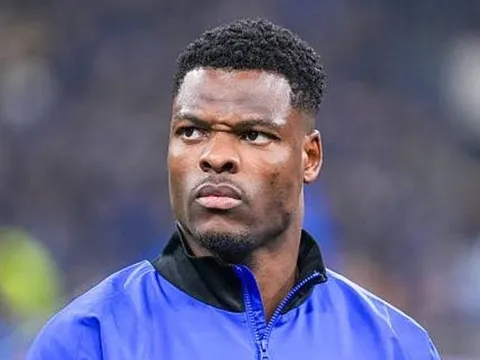 Man City đấu Barca vụ Denzel Dumfries