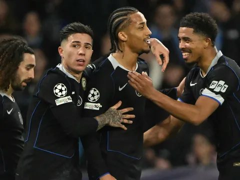 Chelsea bị Arsenal và Tottenham đẩy vào thế khó tại Cúp C1