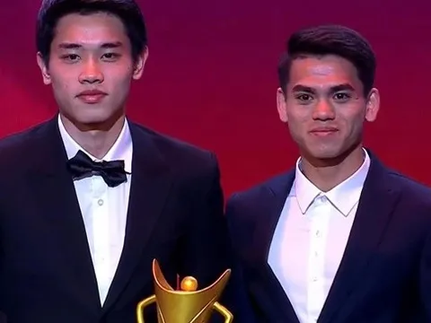 Đình Bắc nhận giải VĐV trẻ xuất sắc nhất năm