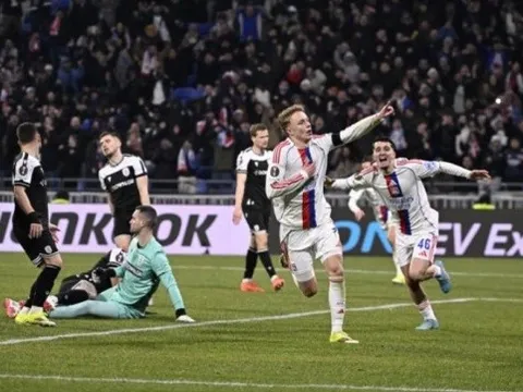 Lyon nhấn chìm PAOK, chiếm đỉnh bảng Europa League