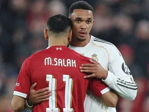 Liverpool tái hợp Arnold là giấc mơ thiếu thực tế