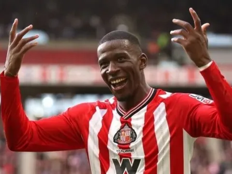 Vì sao Nordi Mukiele sẽ vá hậu vệ phải cho hàng thủ Liverpool?