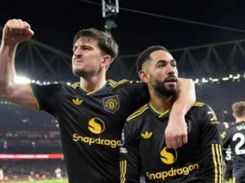 Neville cảnh báo MU về bài test lạ từ Fulham