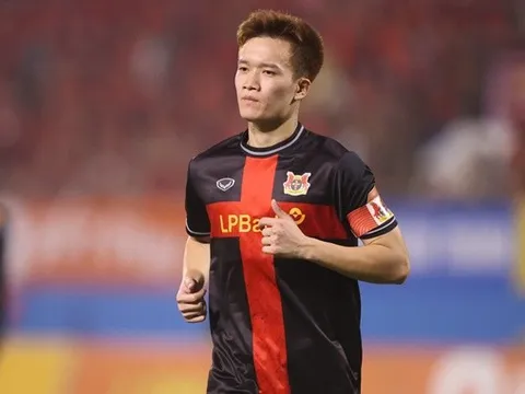 Hoàng Đức nhận giải hay nhất tháng 11 trước trận gặp CAHN