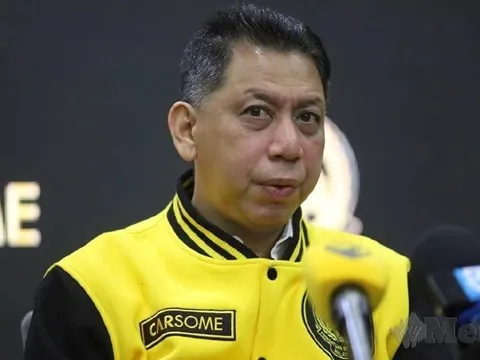 Quan chức bóng đá Malaysia rút lui hàng loạt vì tự trọng