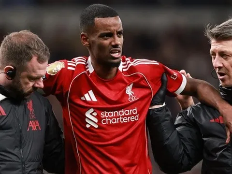 Liverpool cùng Newcastle nếm trái đắng vụ Isak