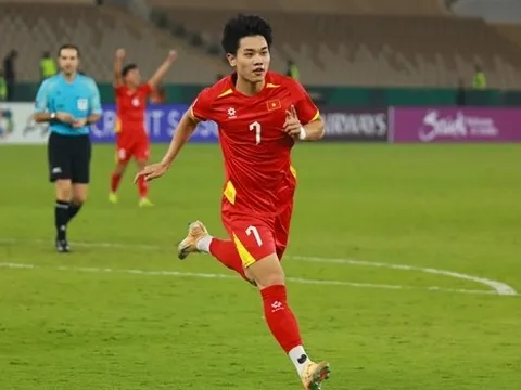 Đình Bắc trải lòng sau khi được AFC vinh danh