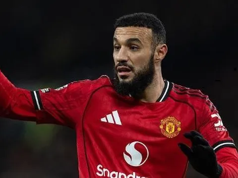 Carrick nể phục cách Mazraoui đứng dậy sau chung kết AFCON