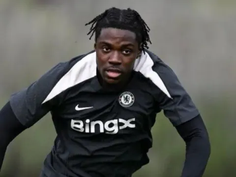 HLV Rosenior báo tin vui về Romeo Lavia