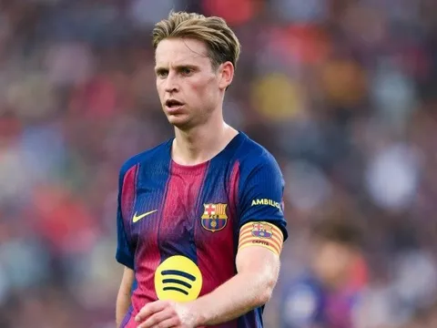 Sự trở lại của De Jong giải bài toán tuyến giữa cho Barcelona